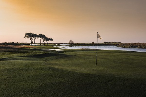 Ljunghusens Golfklubb logotyp